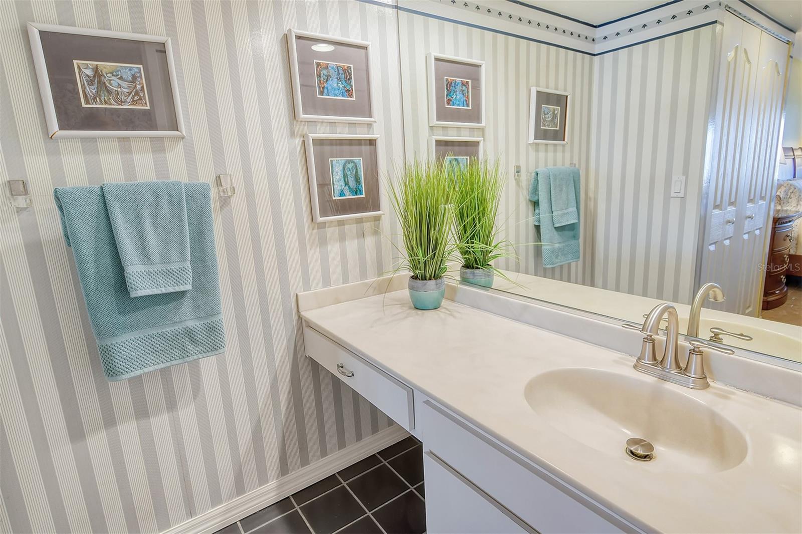Image 31 of 88 For 1125 Peppertree Drive 706