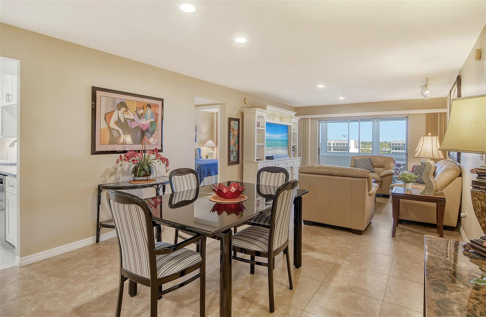 Image 4 of 88 For 1125 Peppertree Drive 706