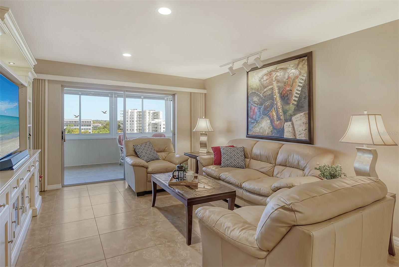 Image 6 of 88 For 1125 Peppertree Drive 706