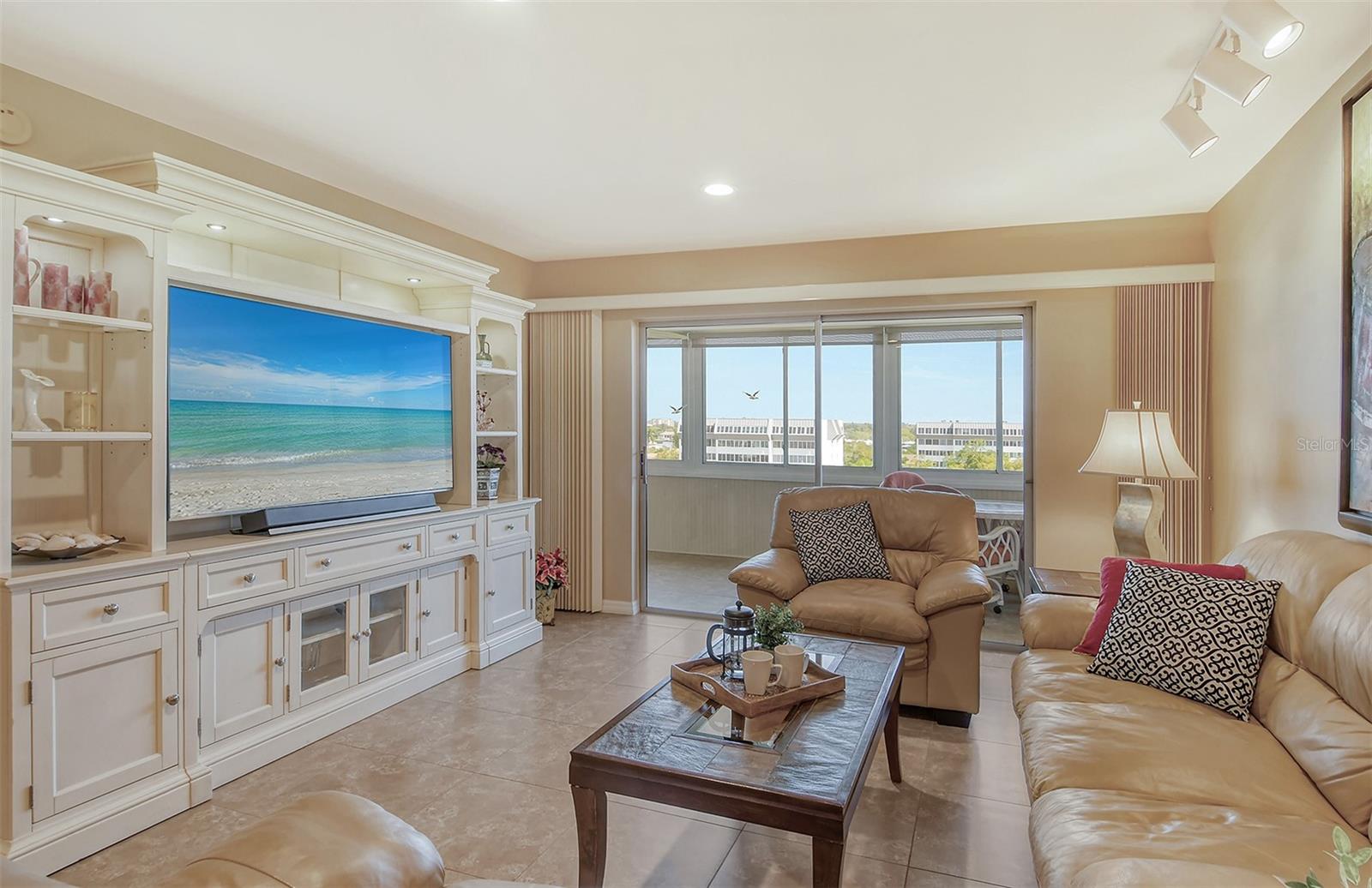 Image 7 of 88 For 1125 Peppertree Drive 706