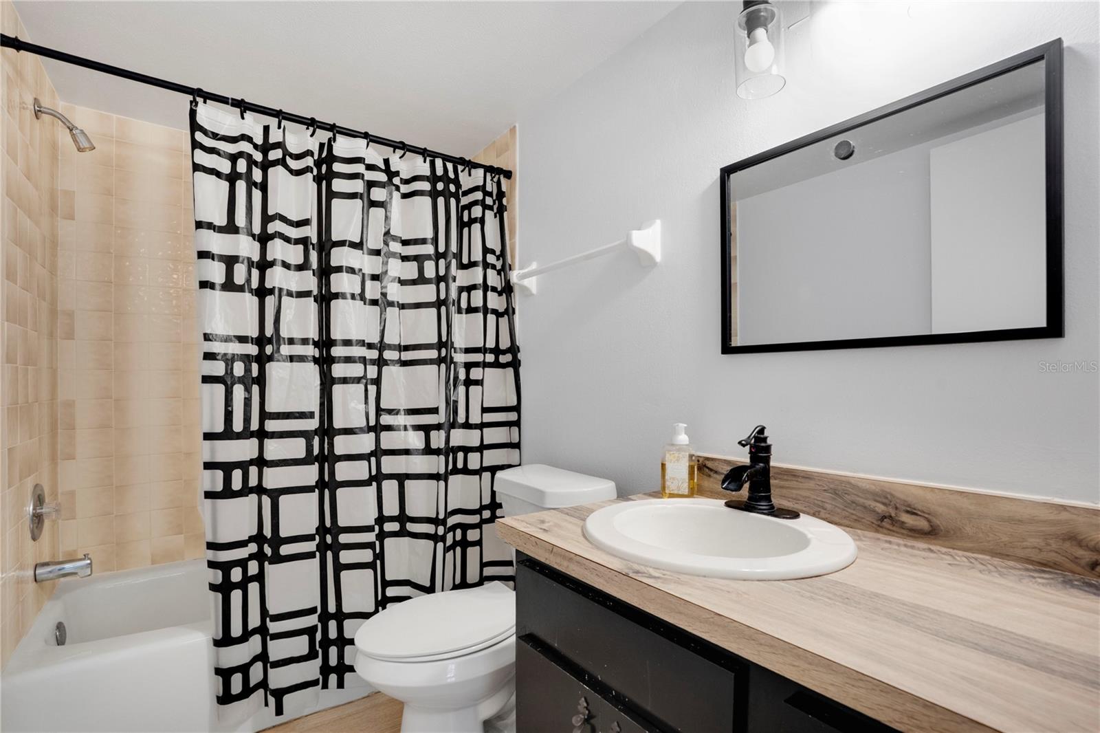 Image 20 of 31 For 2415 Bayshore Gardens Parkway 8