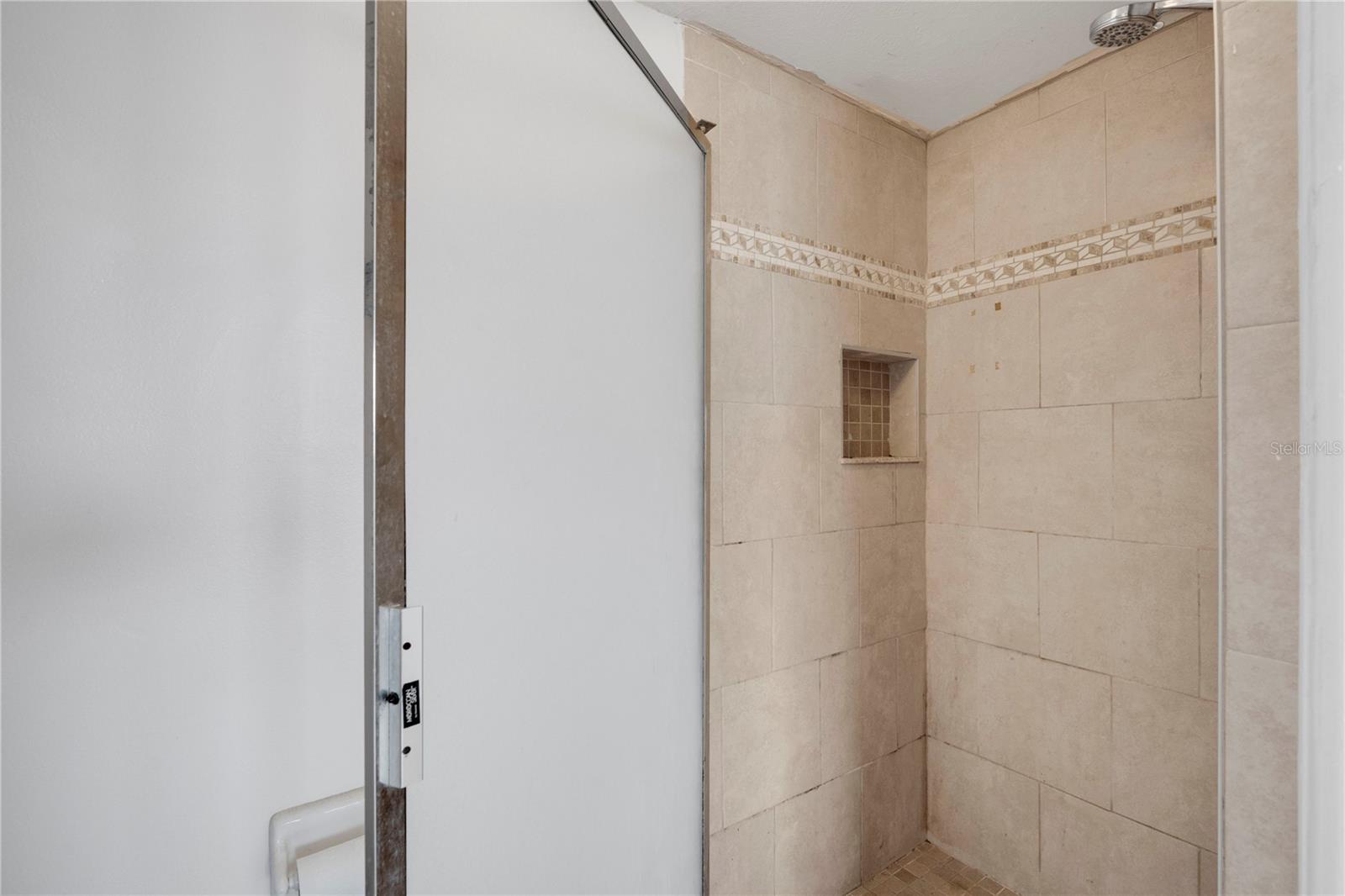 Image 26 of 31 For 2415 Bayshore Gardens Parkway 8