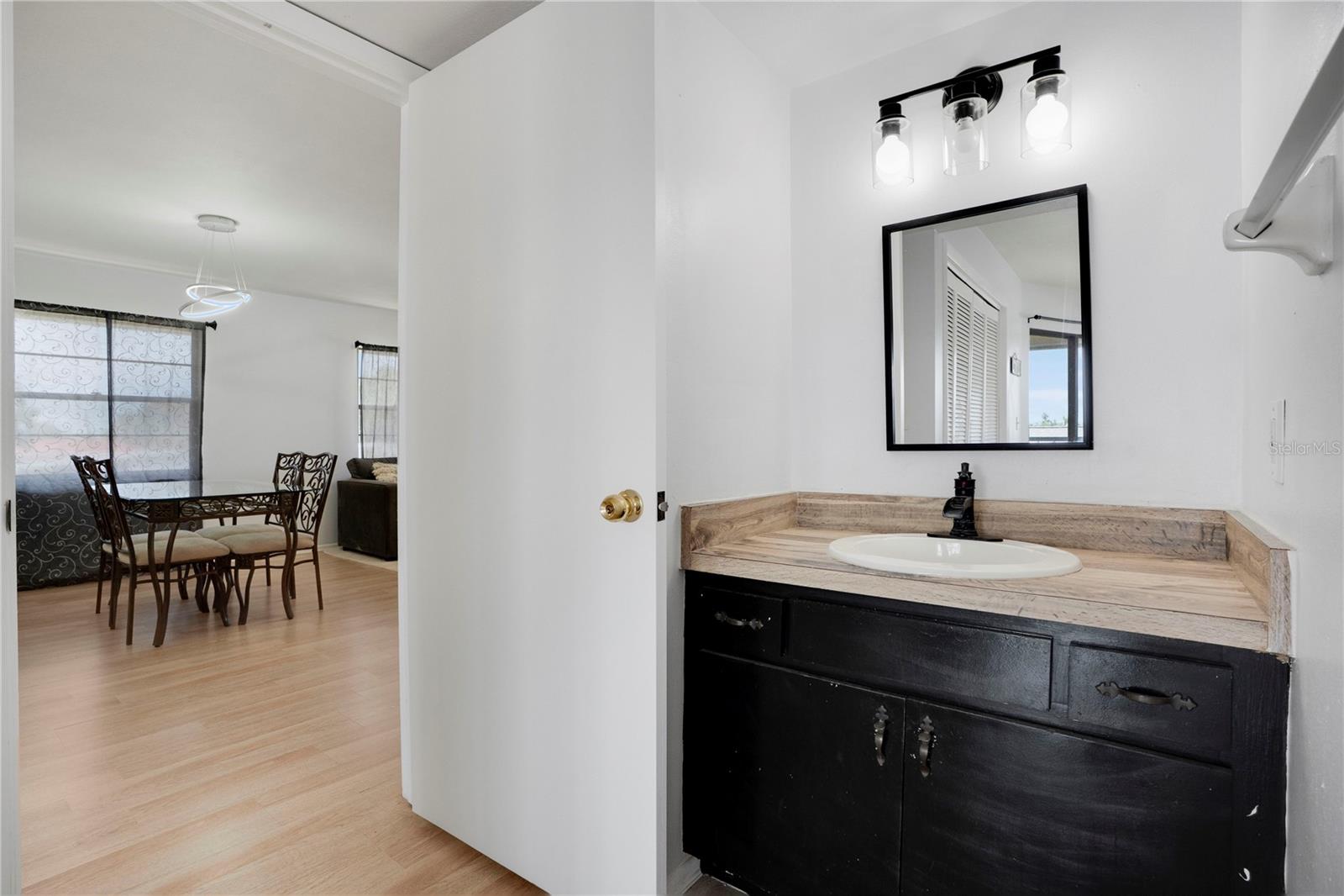 Image 27 of 31 For 2415 Bayshore Gardens Parkway 8