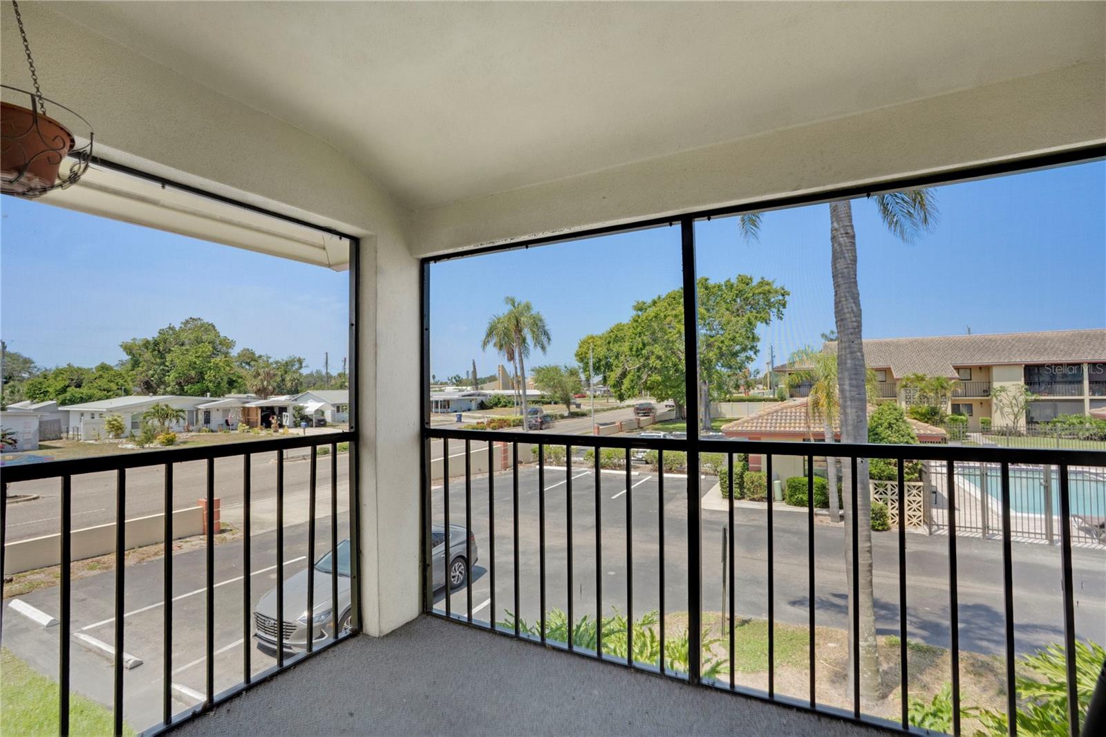 Image 29 of 31 For 2415 Bayshore Gardens Parkway 8