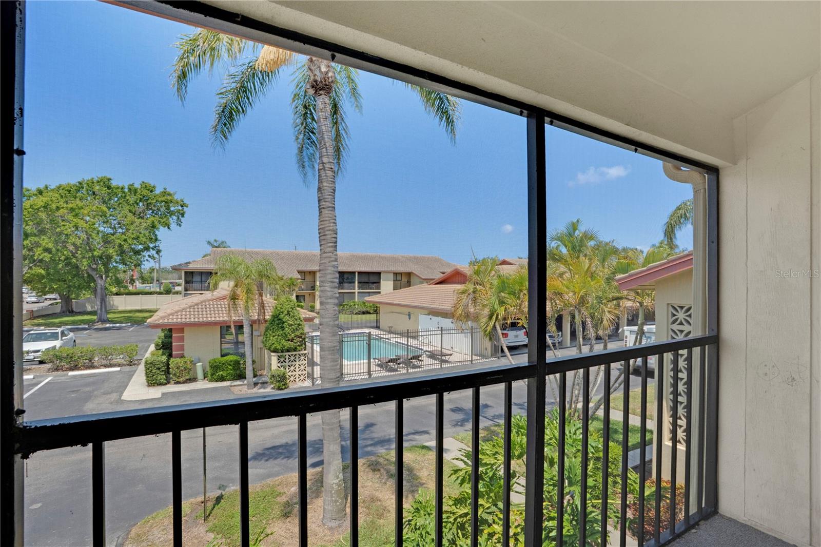 Image 3 of 31 For 2415 Bayshore Gardens Parkway 8