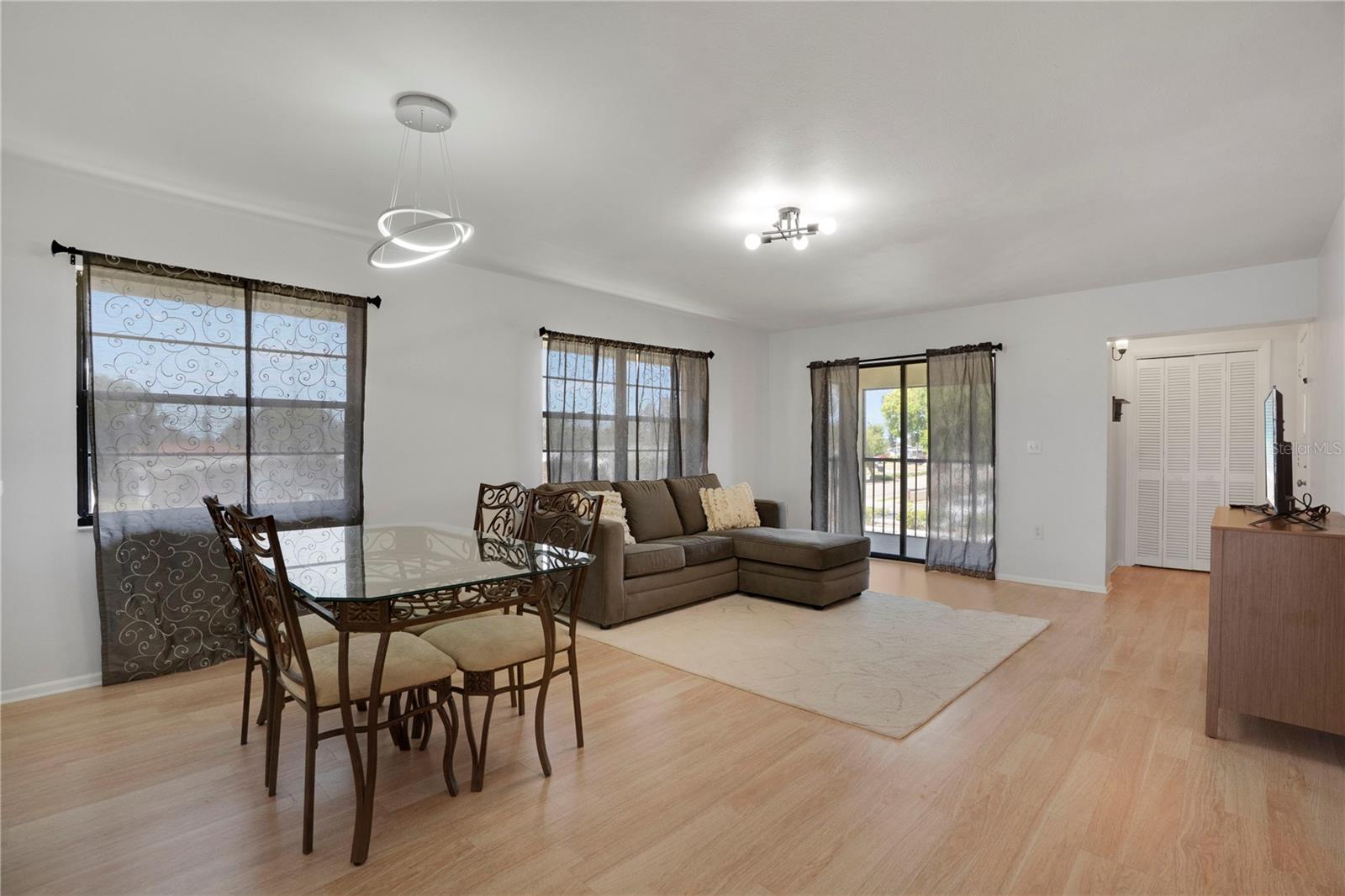 Image 4 of 31 For 2415 Bayshore Gardens Parkway 8