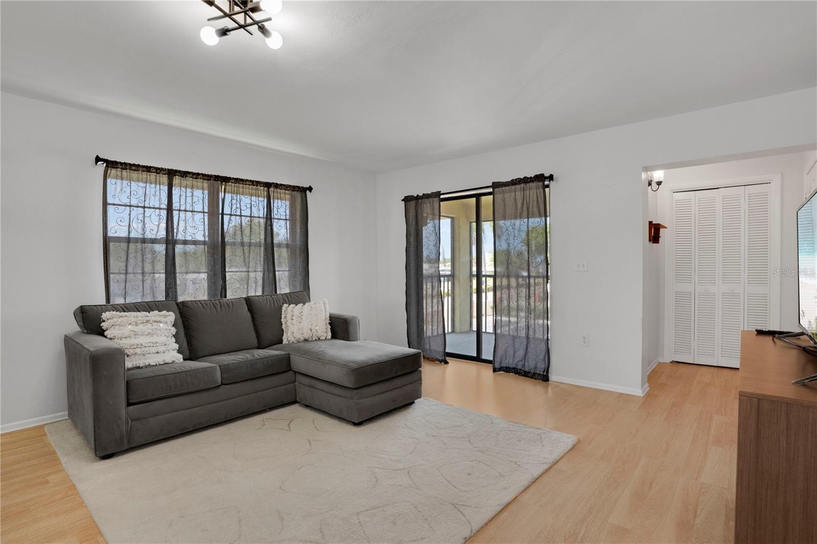 Image 7 of 31 For 2415 Bayshore Gardens Parkway 8