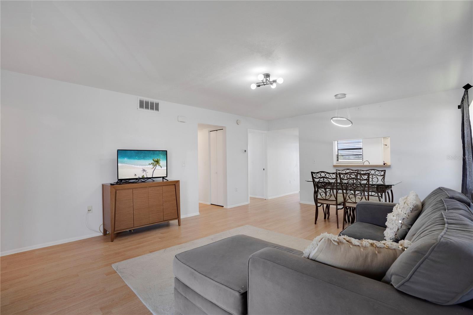 Image 9 of 31 For 2415 Bayshore Gardens Parkway 8