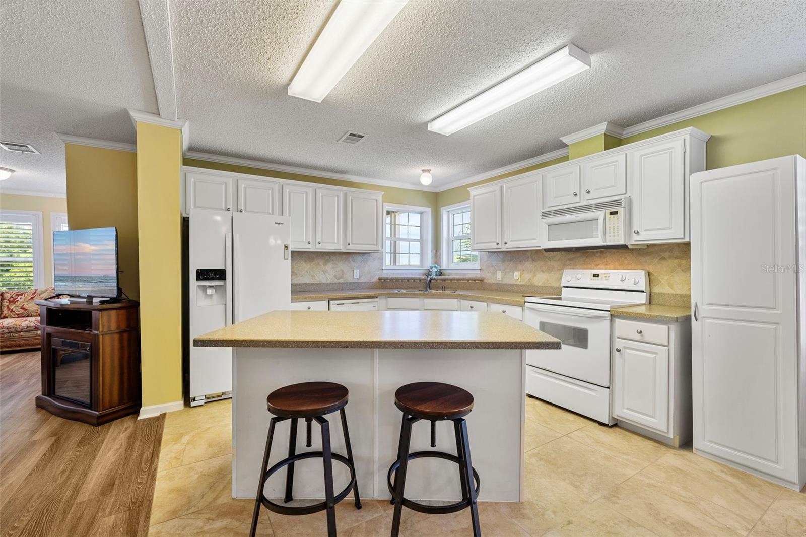 Image 29 of 34 For 4300 Riverside Drive 108