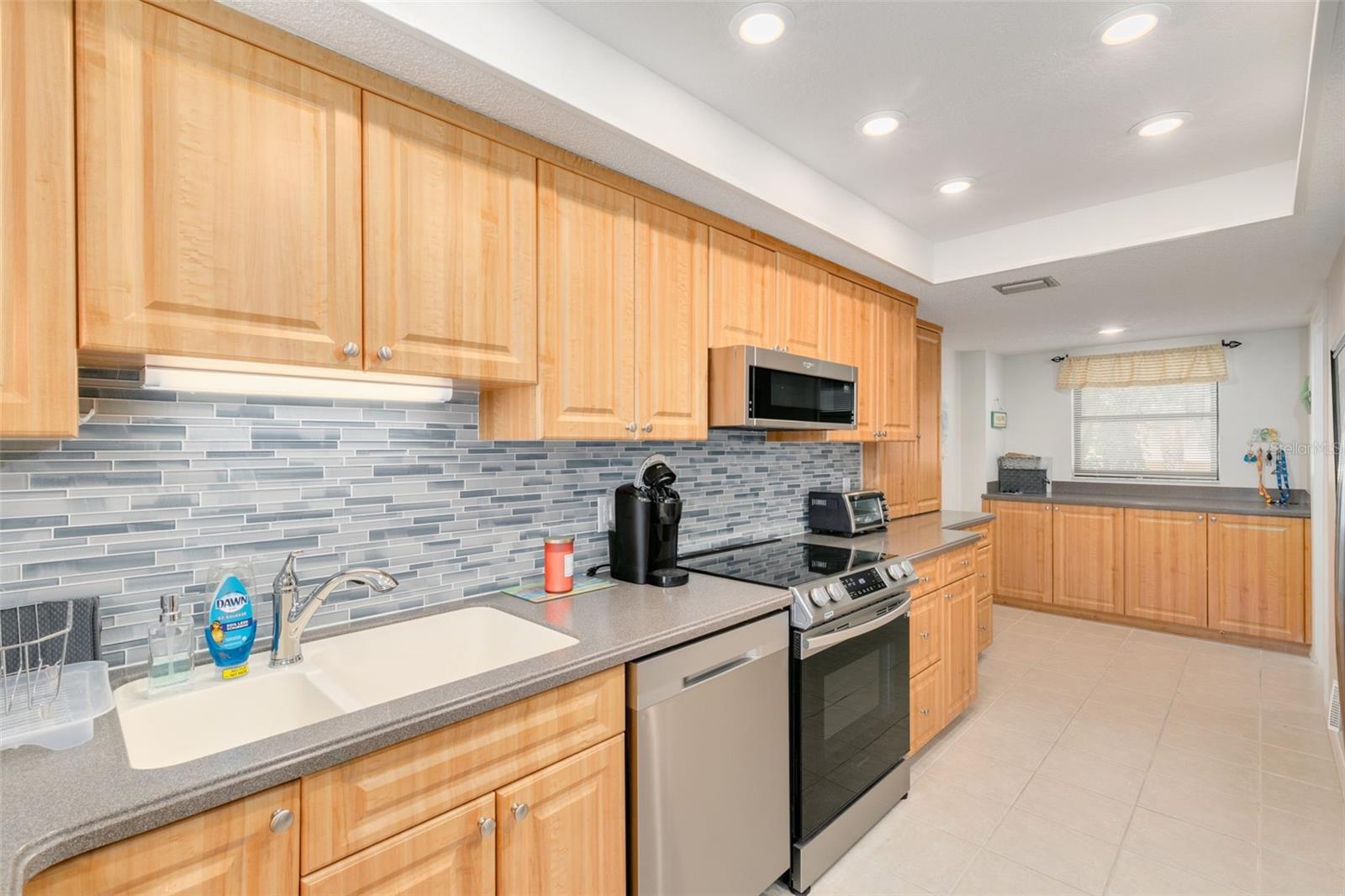 Image 12 of 54 For 8701 Midnight Pass Road 106a