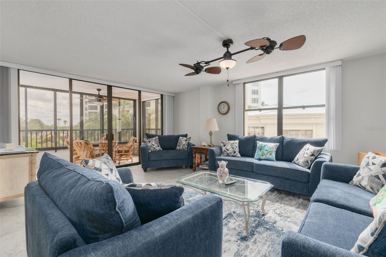 Image 18 of 54 For 8701 Midnight Pass Road 106a