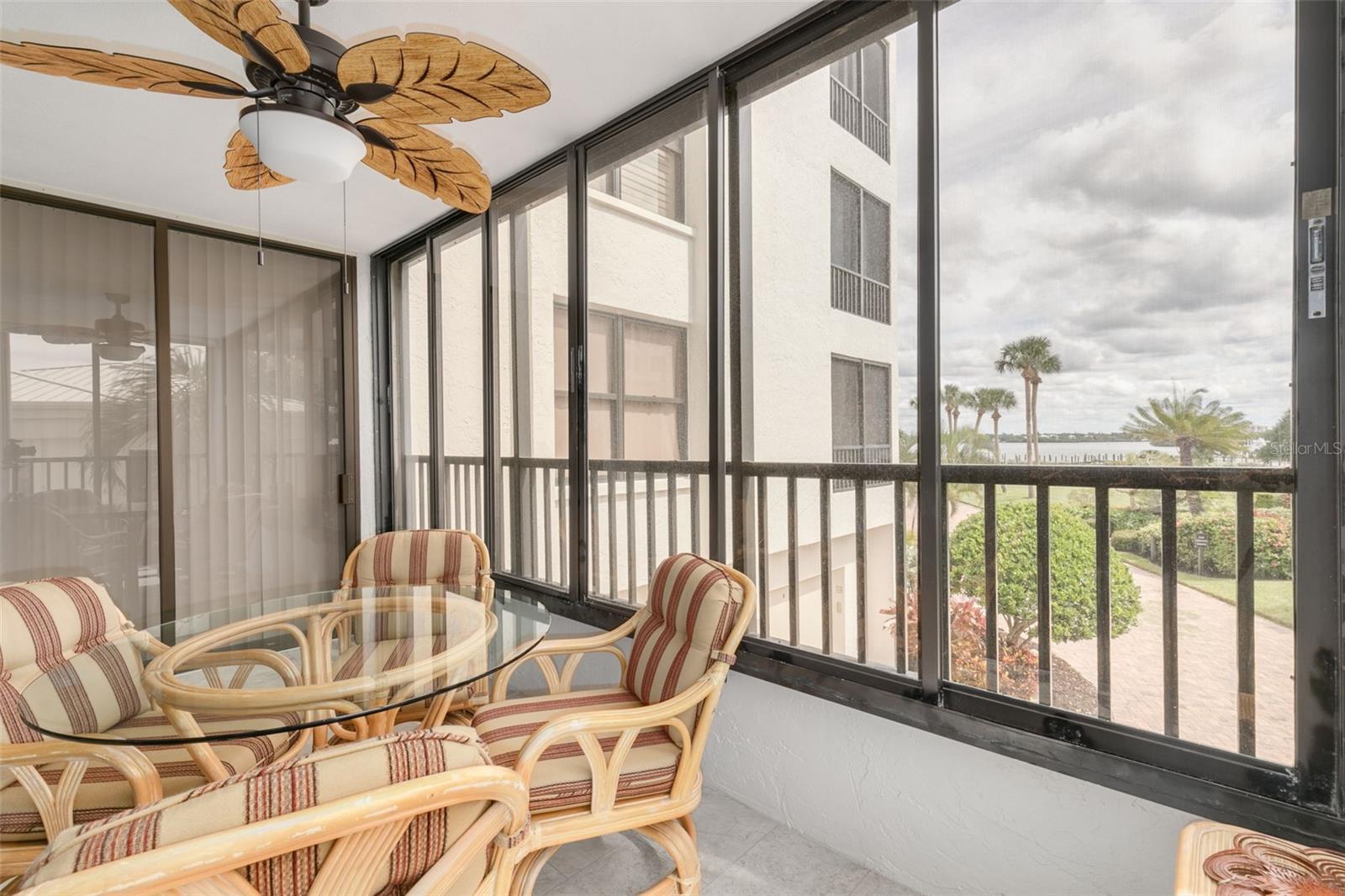 Image 22 of 54 For 8701 Midnight Pass Road 106a