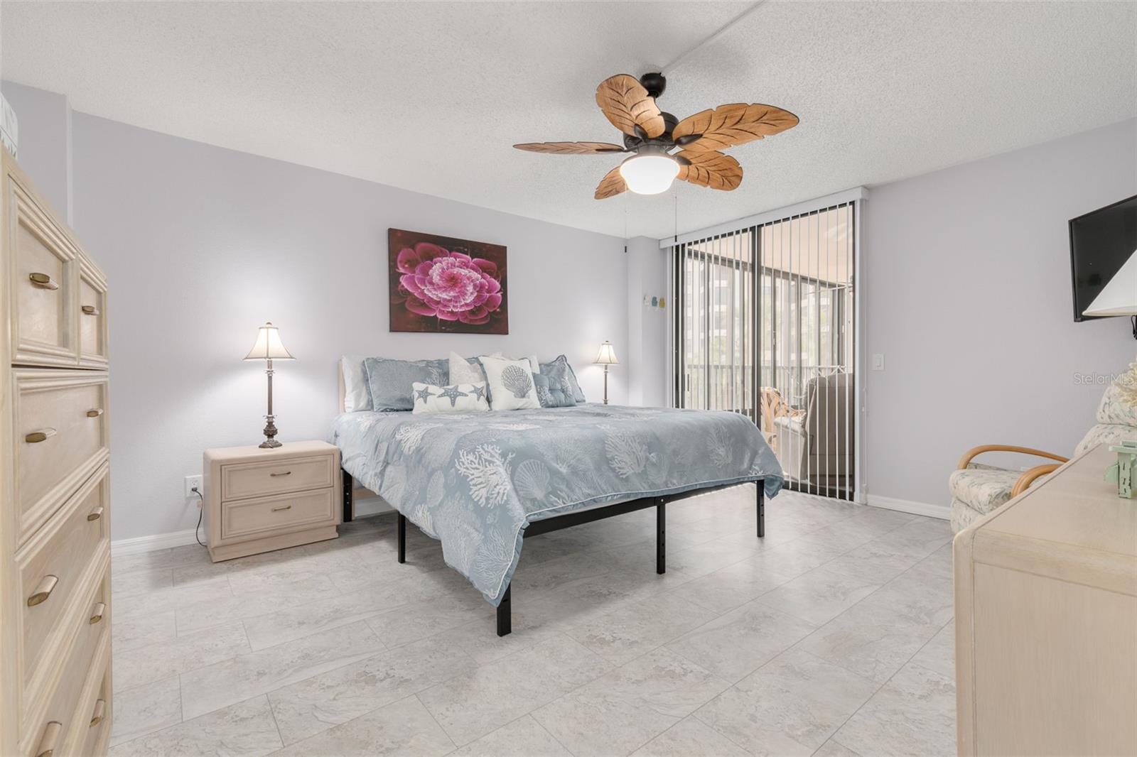 Image 23 of 54 For 8701 Midnight Pass Road 106a