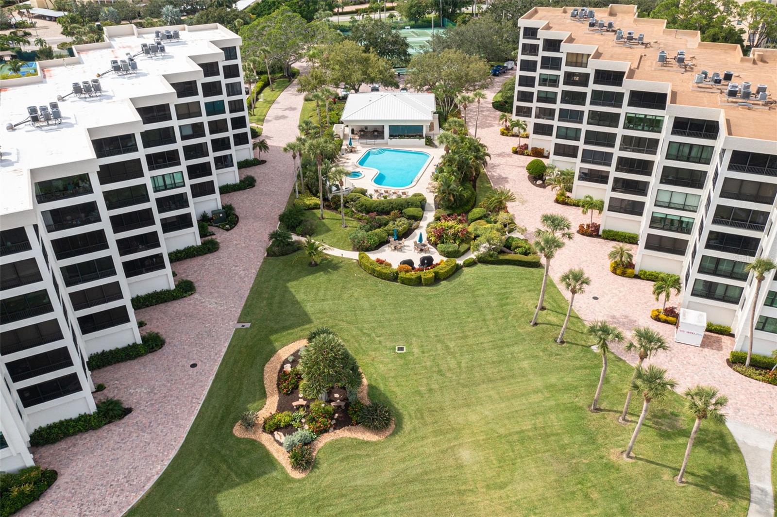 Image 3 of 54 For 8701 Midnight Pass Road 106a