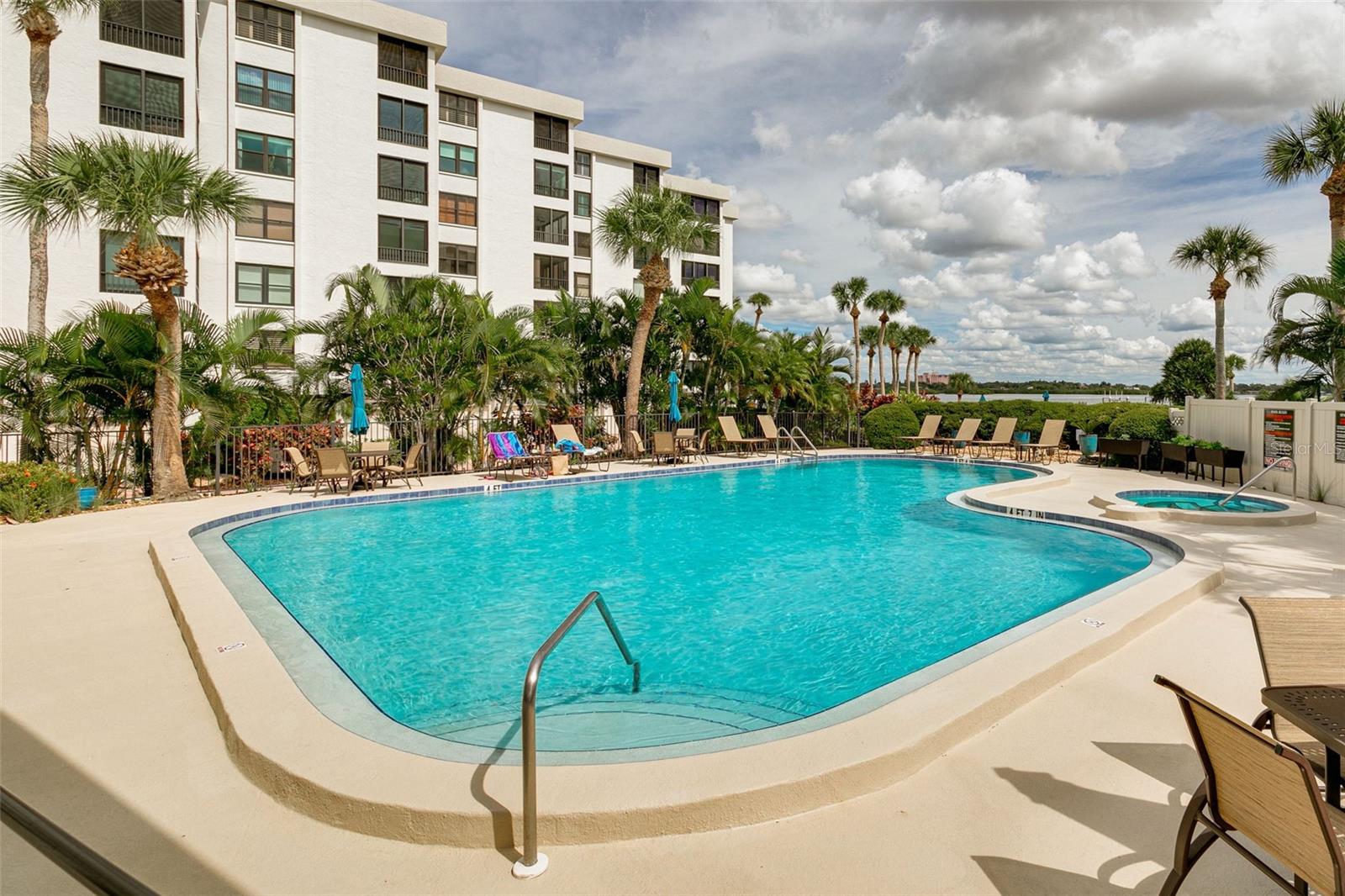 Image 34 of 54 For 8701 Midnight Pass Road 106a