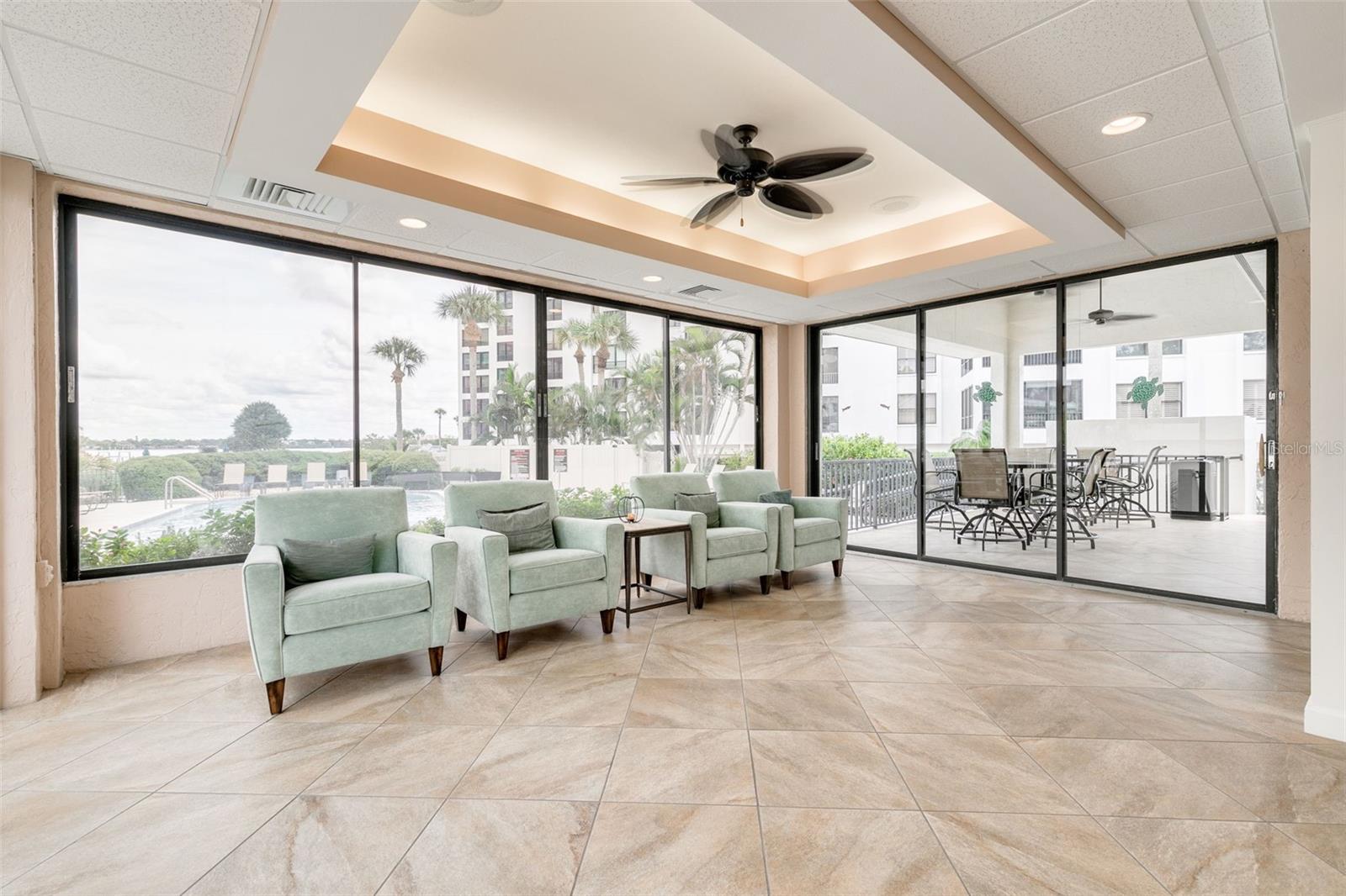 Image 40 of 54 For 8701 Midnight Pass Road 106a