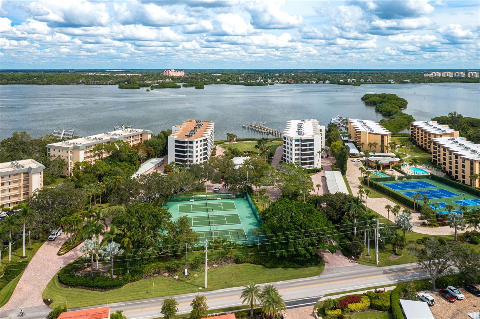 Image 5 of 54 For 8701 Midnight Pass Road 106a