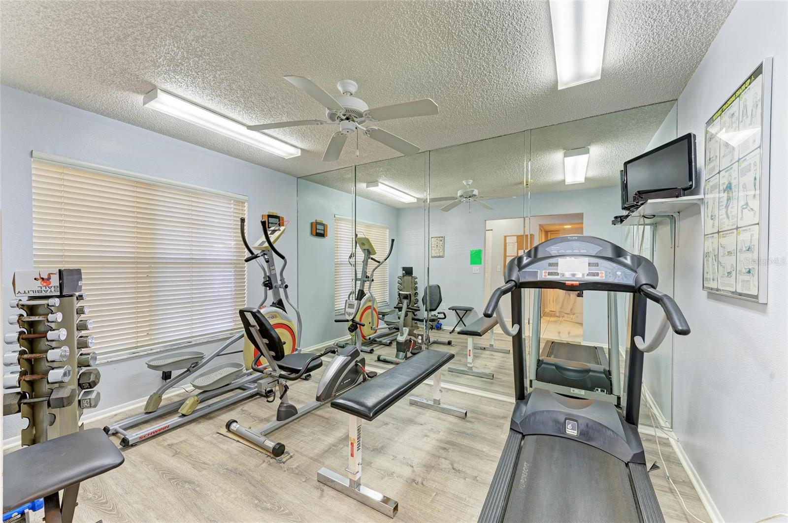 Image 16 of 20 For 4040 Ironwood Circle 401f