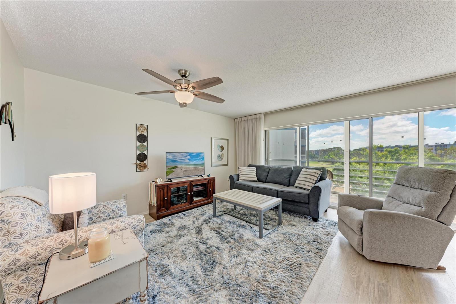 Image 2 of 20 For 4040 Ironwood Circle 401f