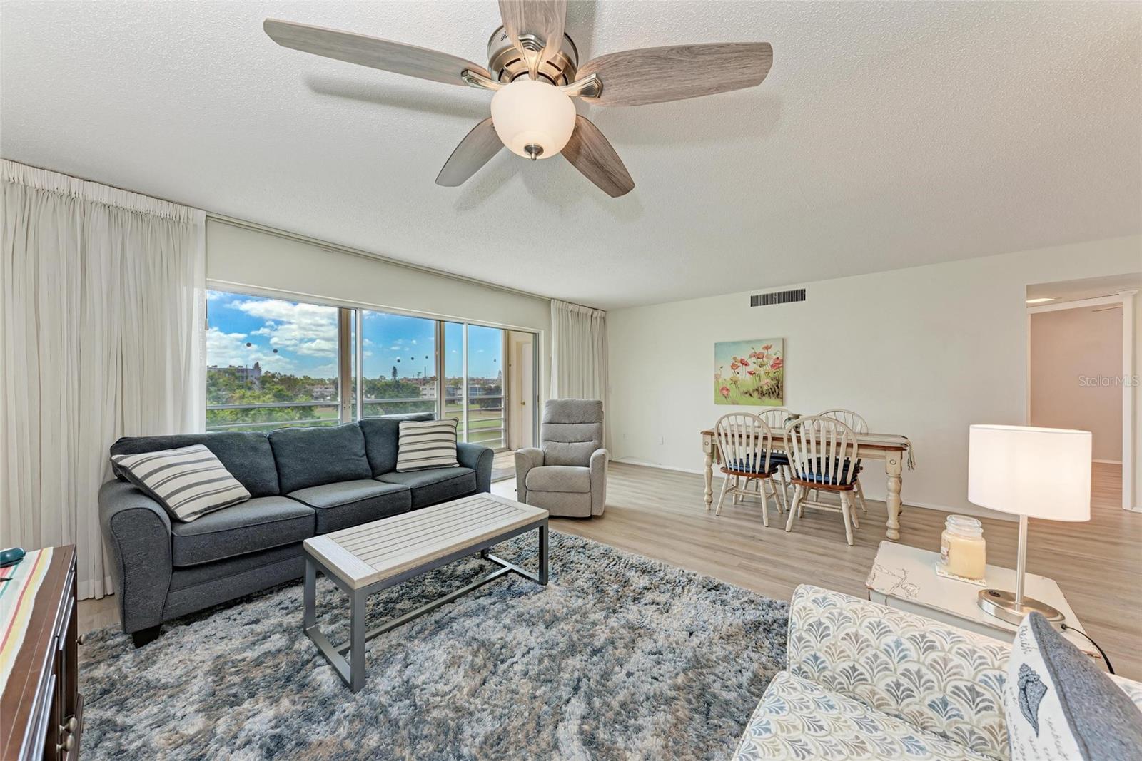 Image 3 of 20 For 4040 Ironwood Circle 401f