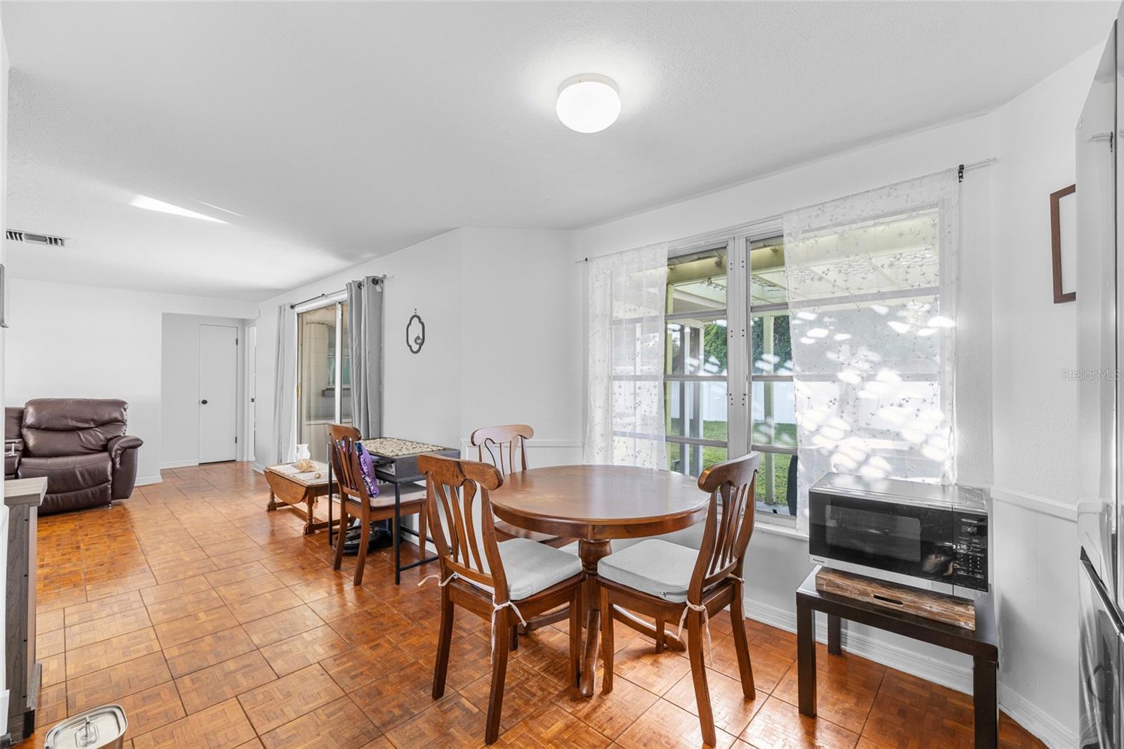 Image 11 of 30 For 3338 Cambridge Drive