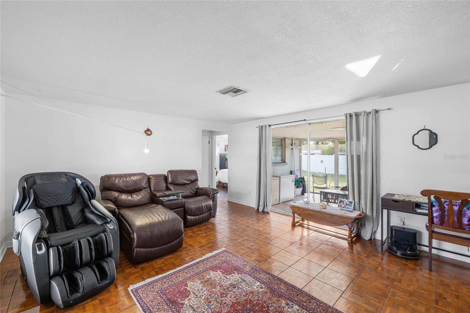 Image 14 of 30 For 3338 Cambridge Drive