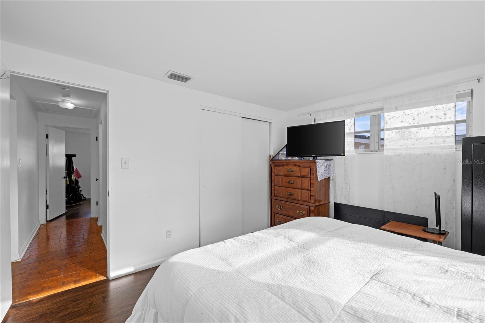 Image 17 of 30 For 3338 Cambridge Drive