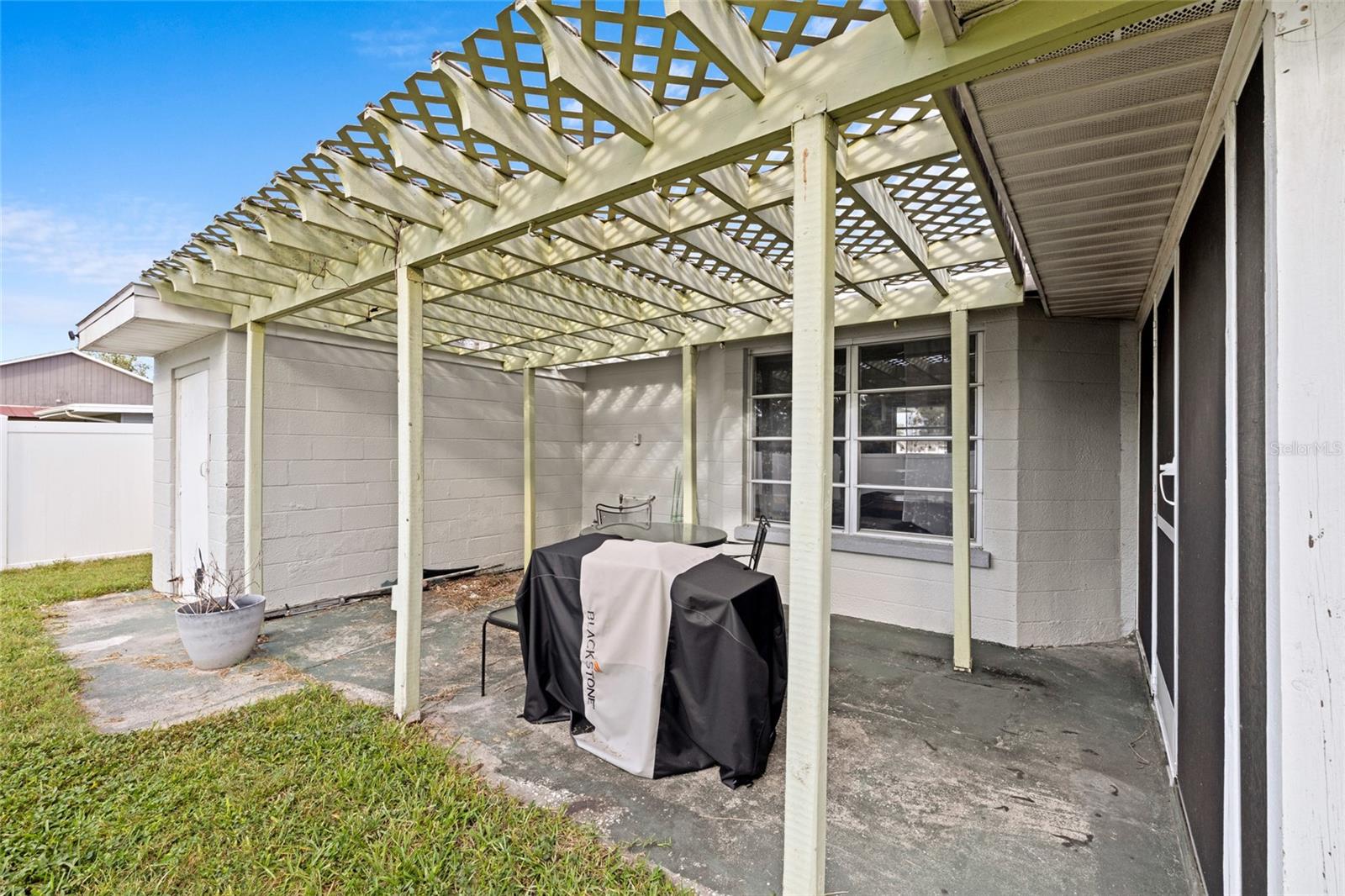 Image 25 of 30 For 3338 Cambridge Drive