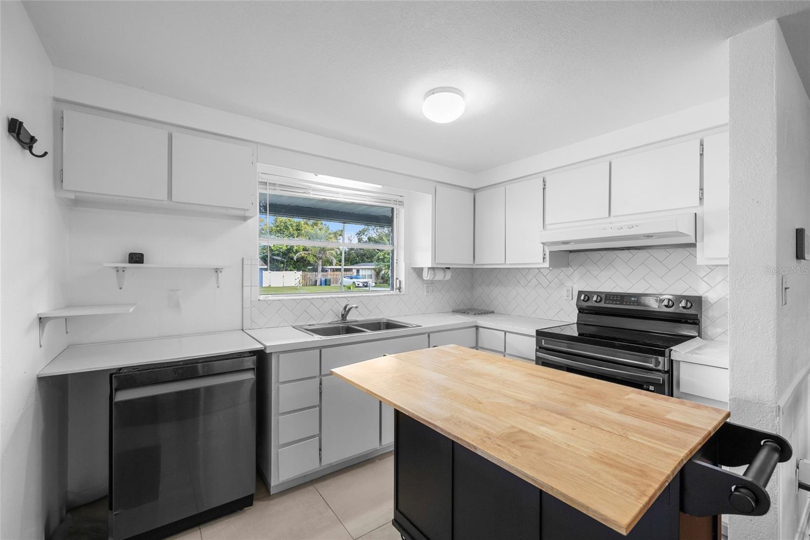 Image 6 of 30 For 3338 Cambridge Drive