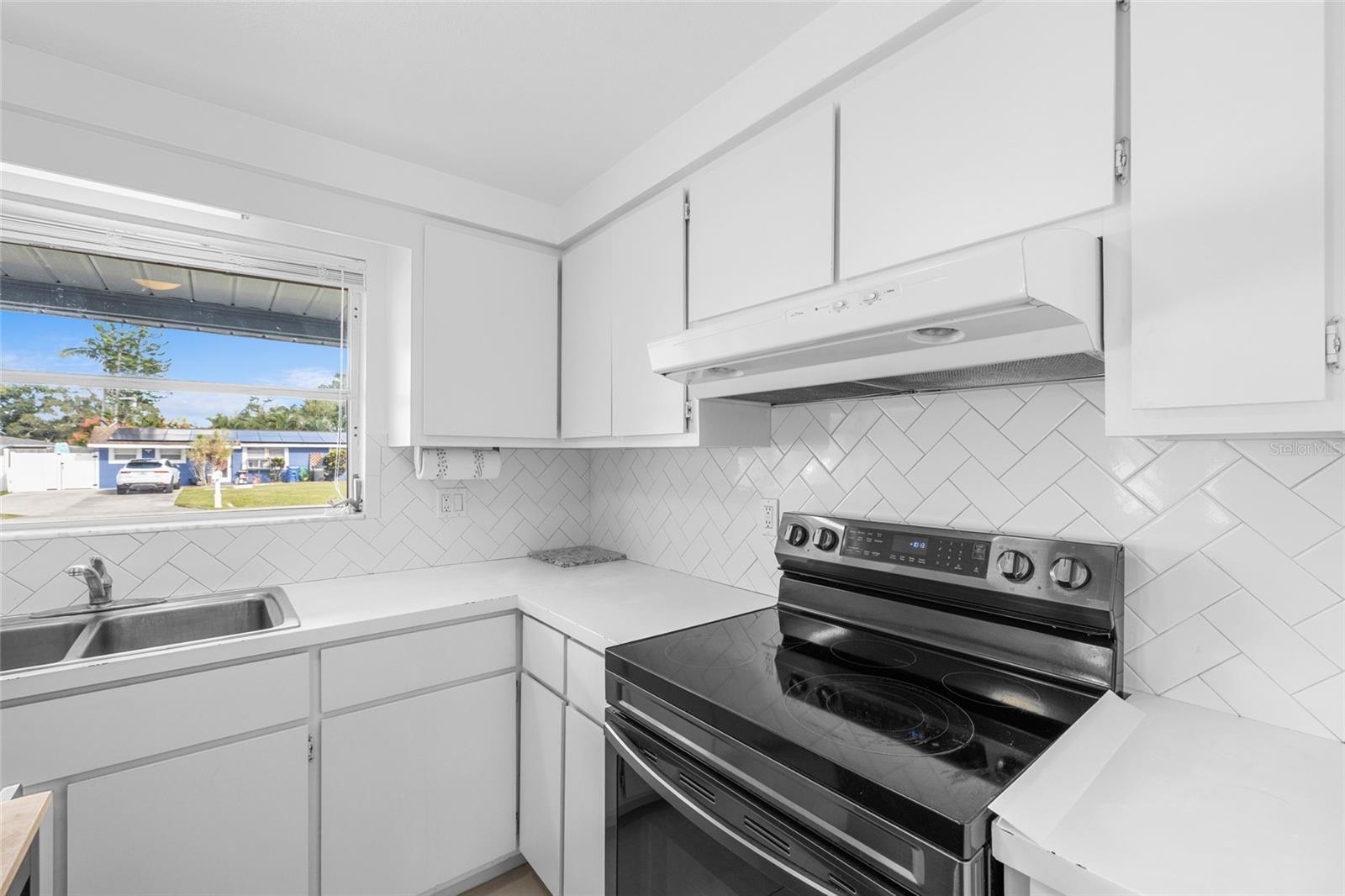 Image 8 of 30 For 3338 Cambridge Drive