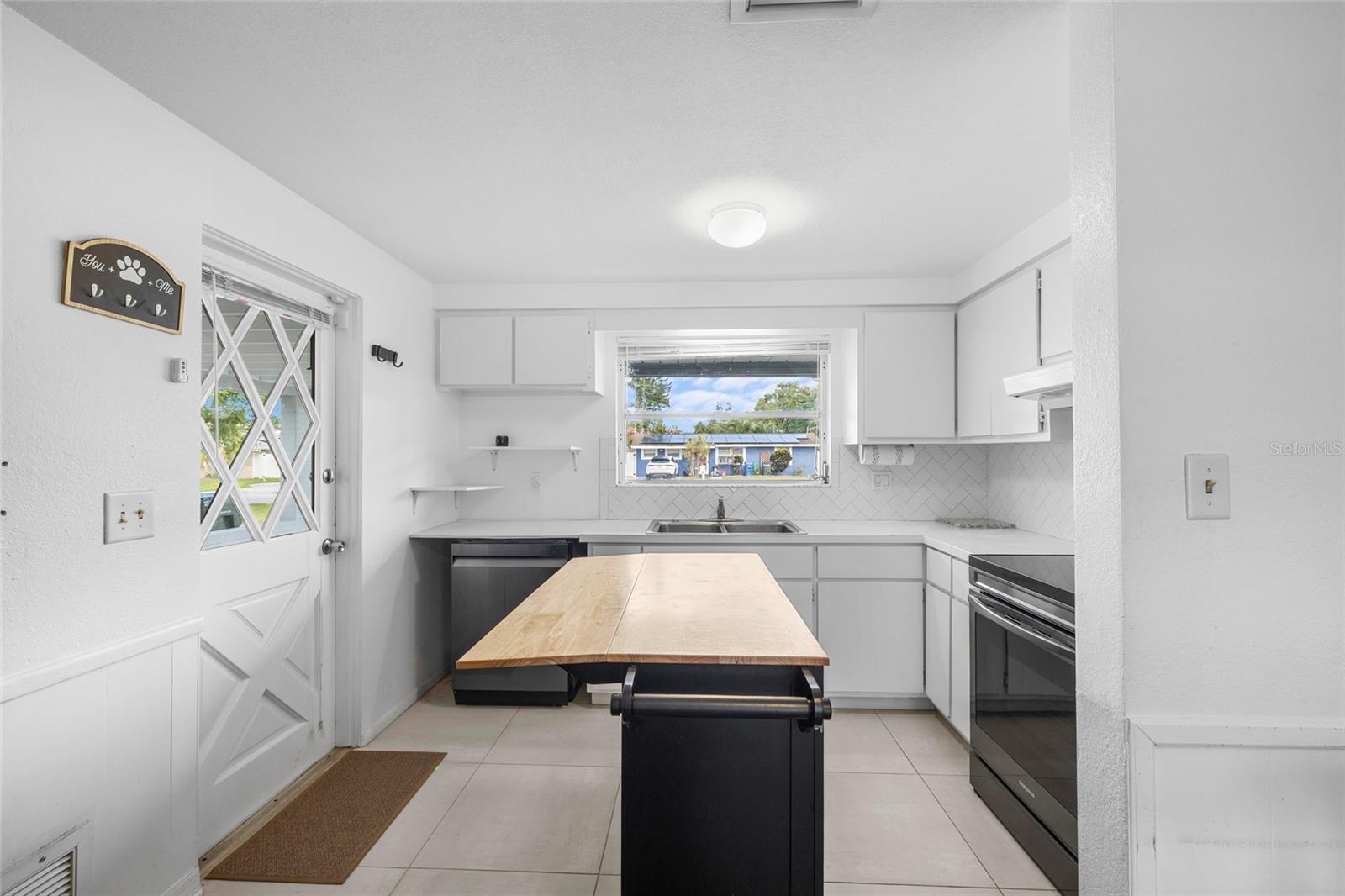 Image 9 of 30 For 3338 Cambridge Drive