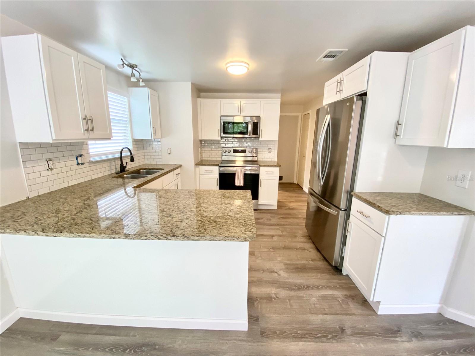 Image 11 of 41 For 5140 Birch Avenue