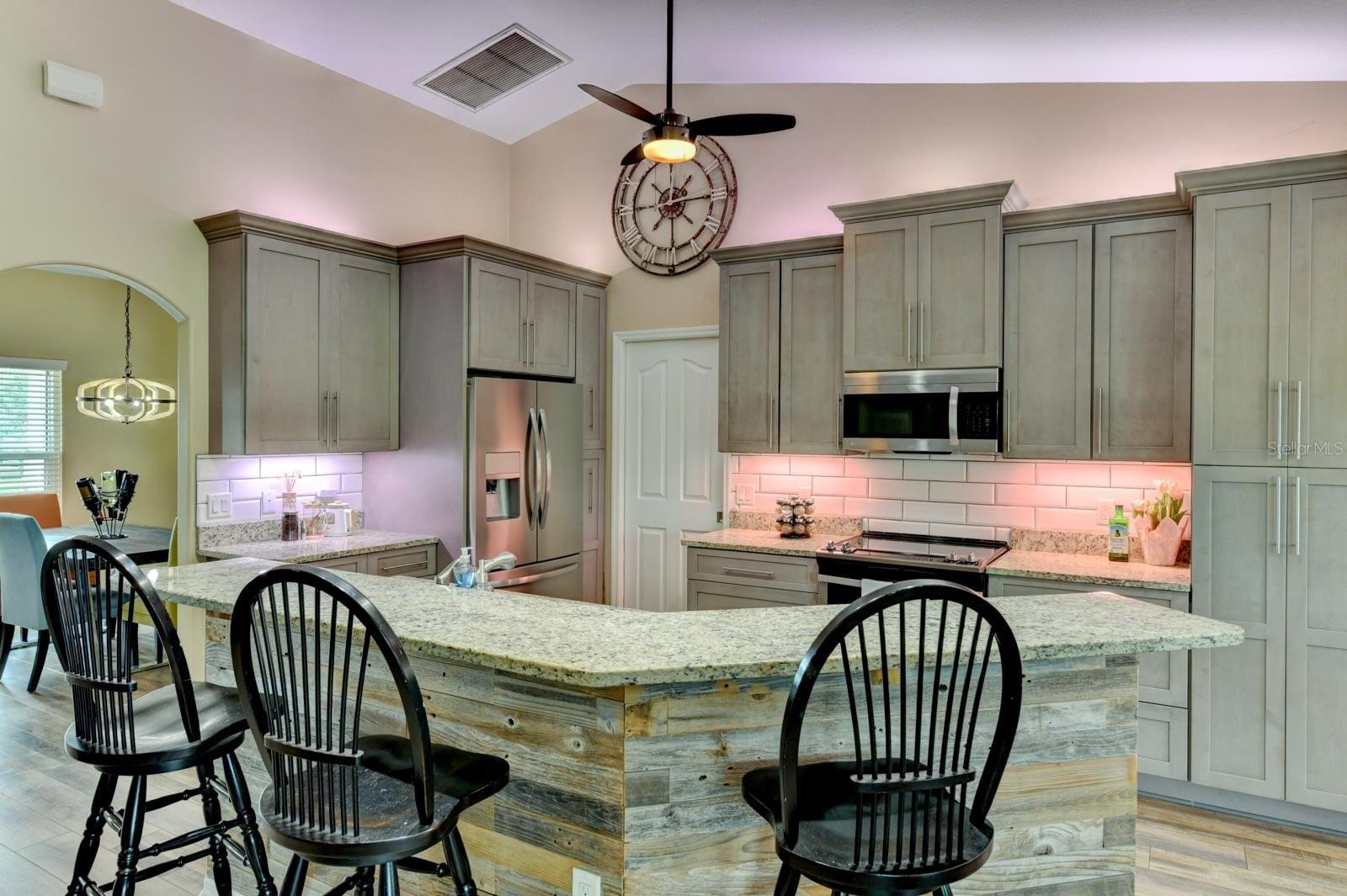 Listing photo id 11 for 15890 County Road 675
