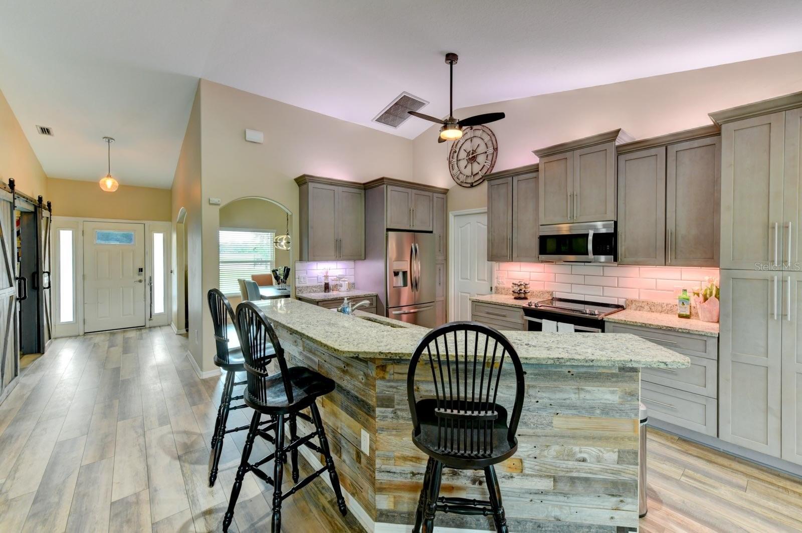 Listing photo id 12 for 15890 County Road 675