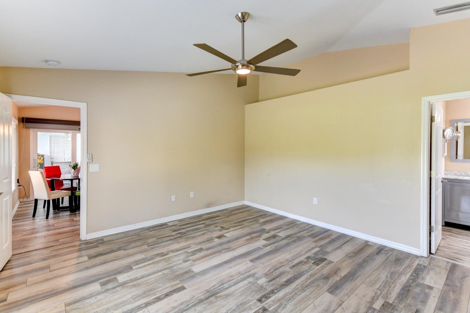 Listing photo id 15 for 15890 County Road 675