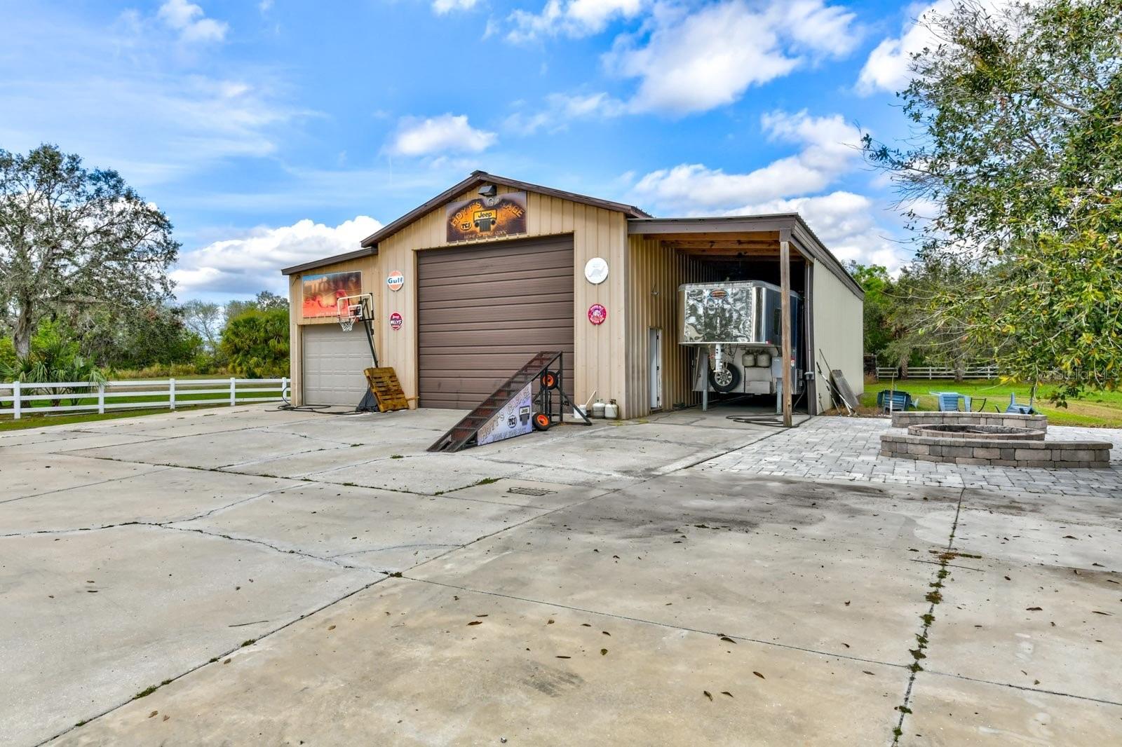 Listing photo id 1 for 15890 County Road 675