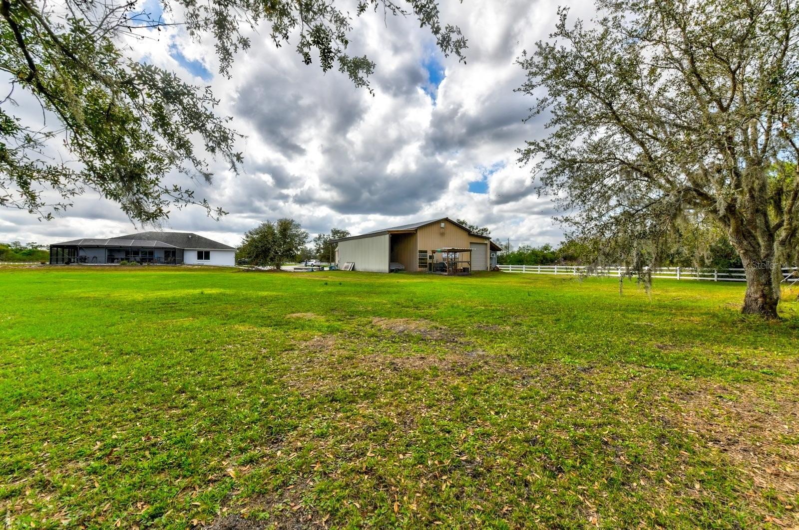 Listing photo id 39 for 15890 County Road 675