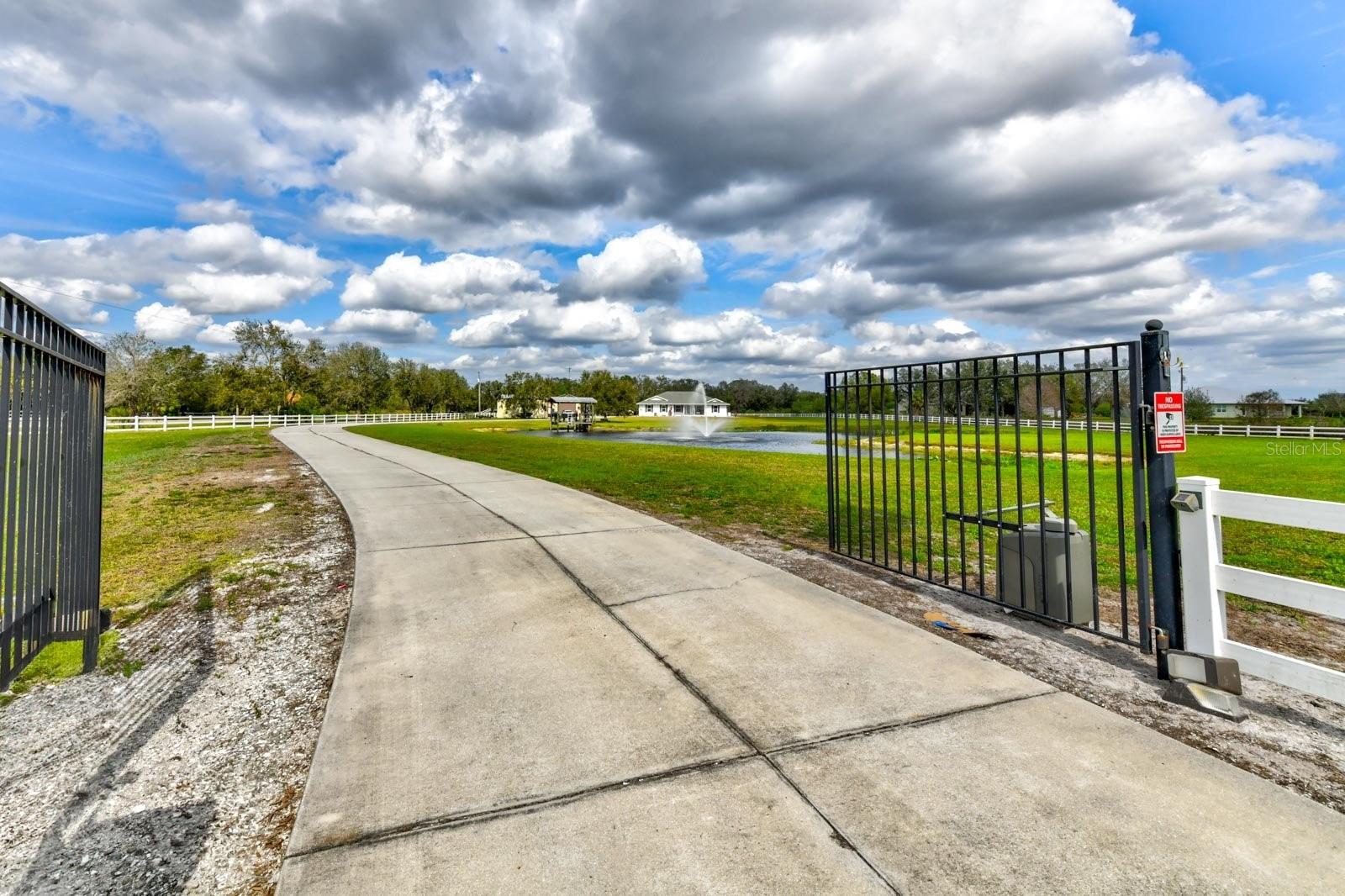 Listing photo id 3 for 15890 County Road 675