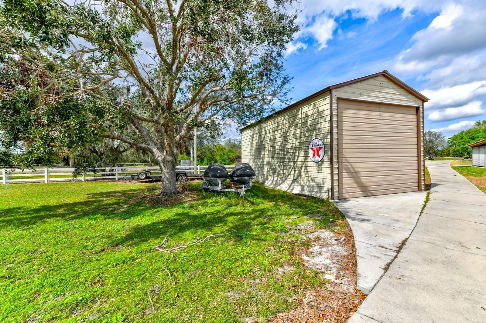 Listing photo id 48 for 15890 County Road 675