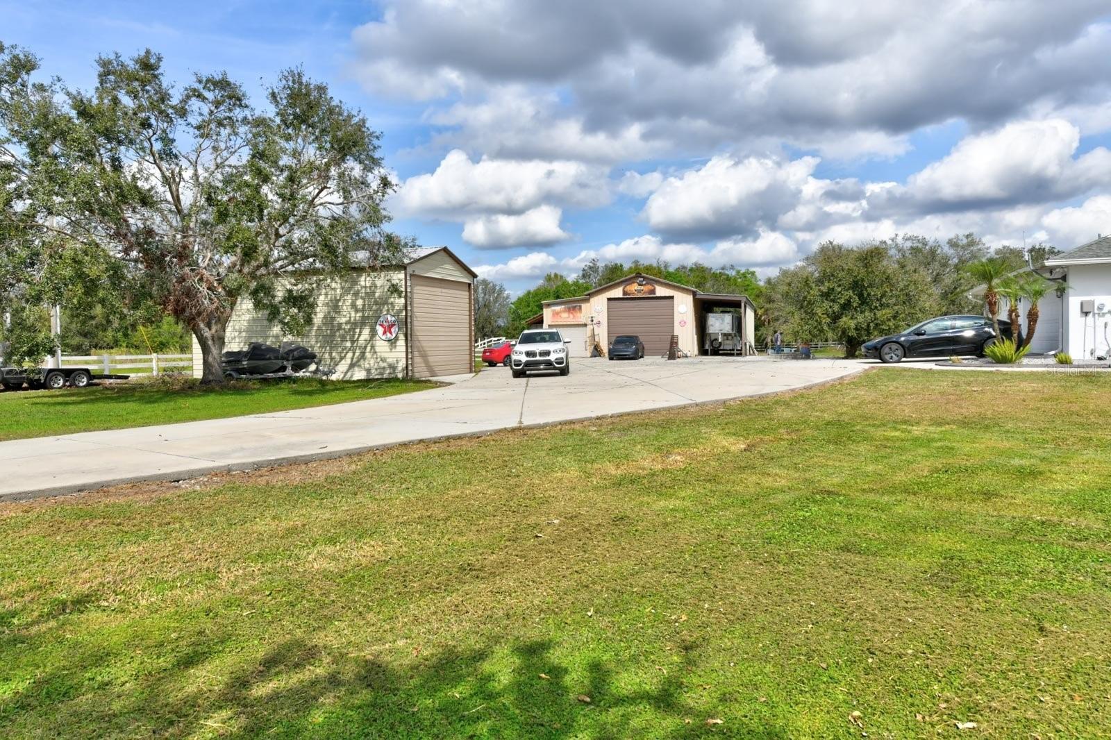 Listing photo id 49 for 15890 County Road 675