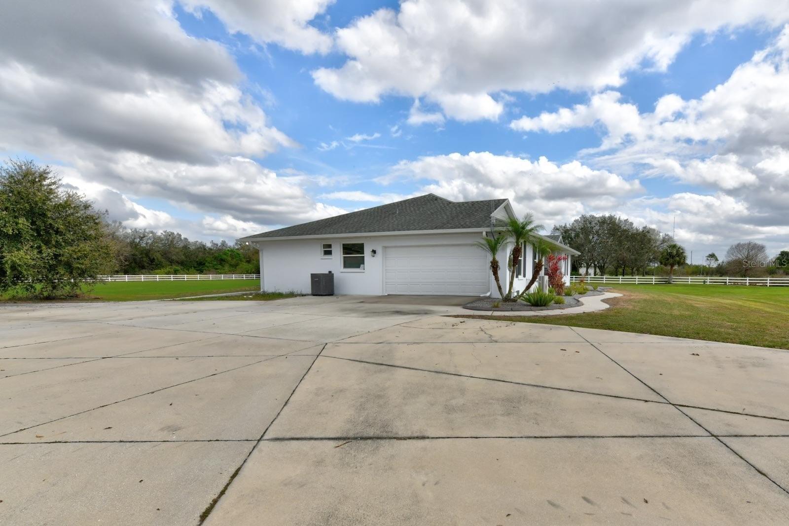 Listing photo id 67 for 15890 County Road 675