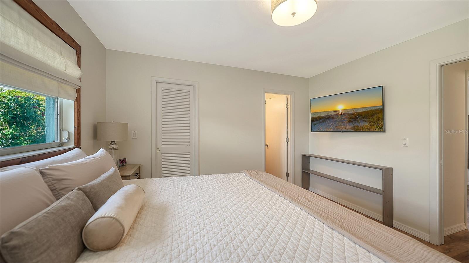 Image 16 of 25 For 902 68th Street W 902