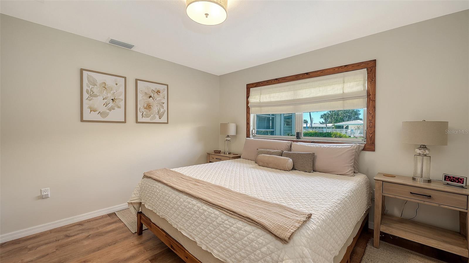 Image 17 of 25 For 902 68th Street W 902