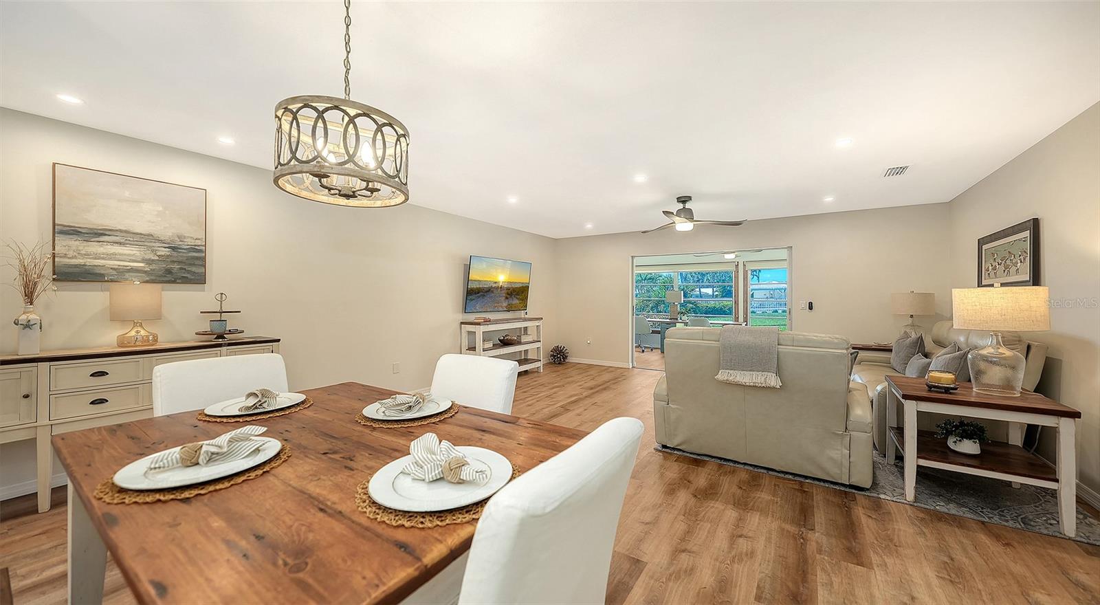 Image 4 of 25 For 902 68th Street W 902