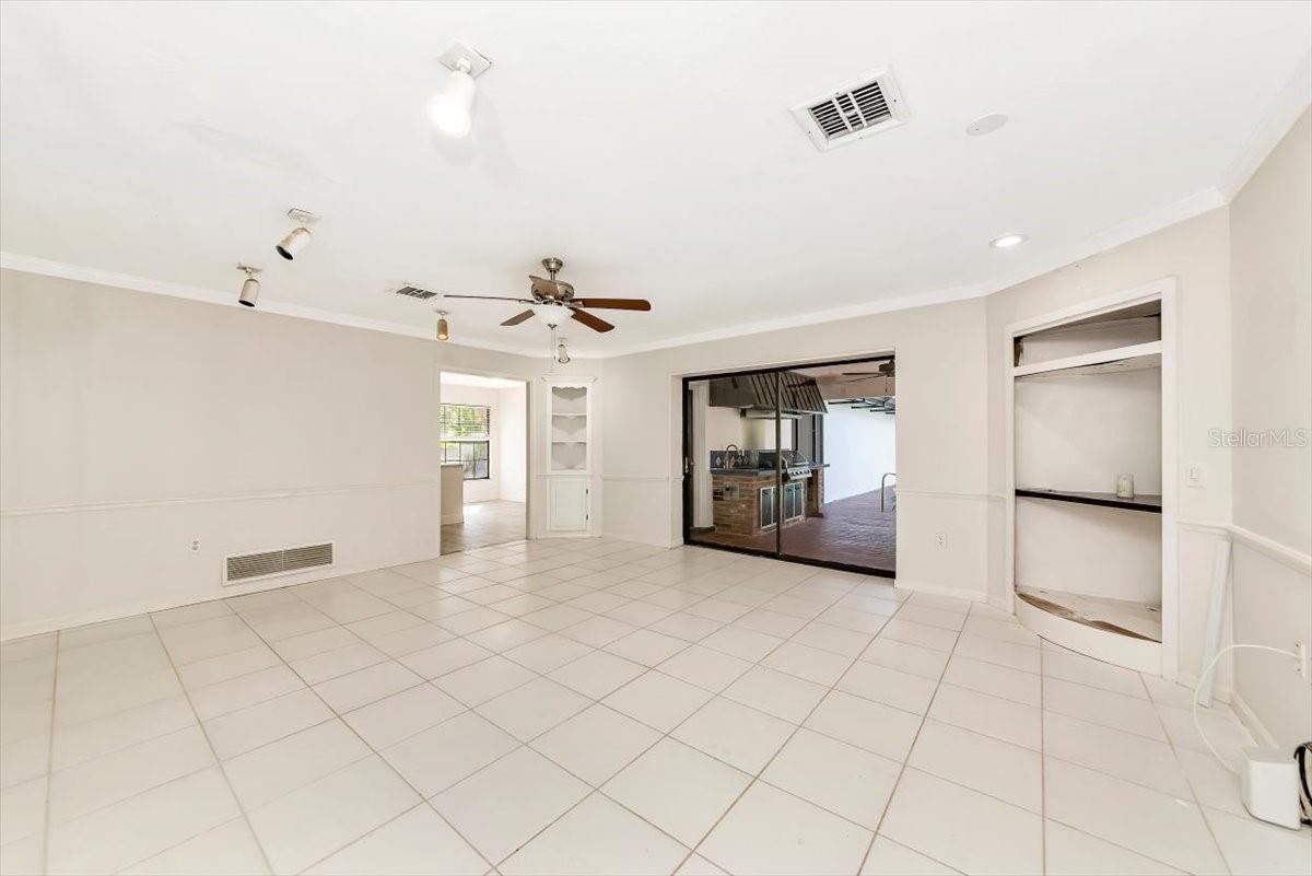 Image 7 of 43 For 1861 Riviera Circle