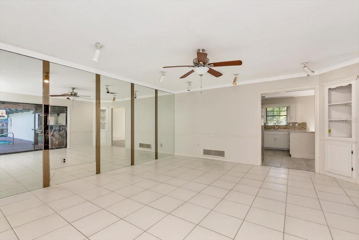 Image 8 of 43 For 1861 Riviera Circle