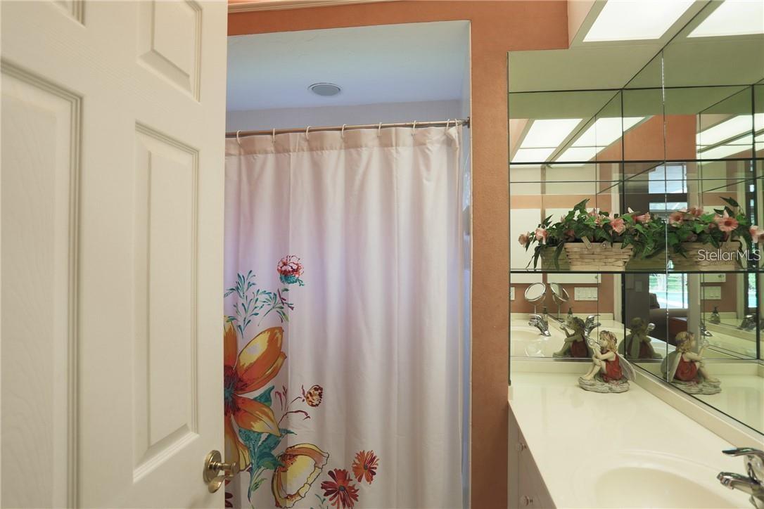 Image 27 of 42 For 6308 Thorndon Circle