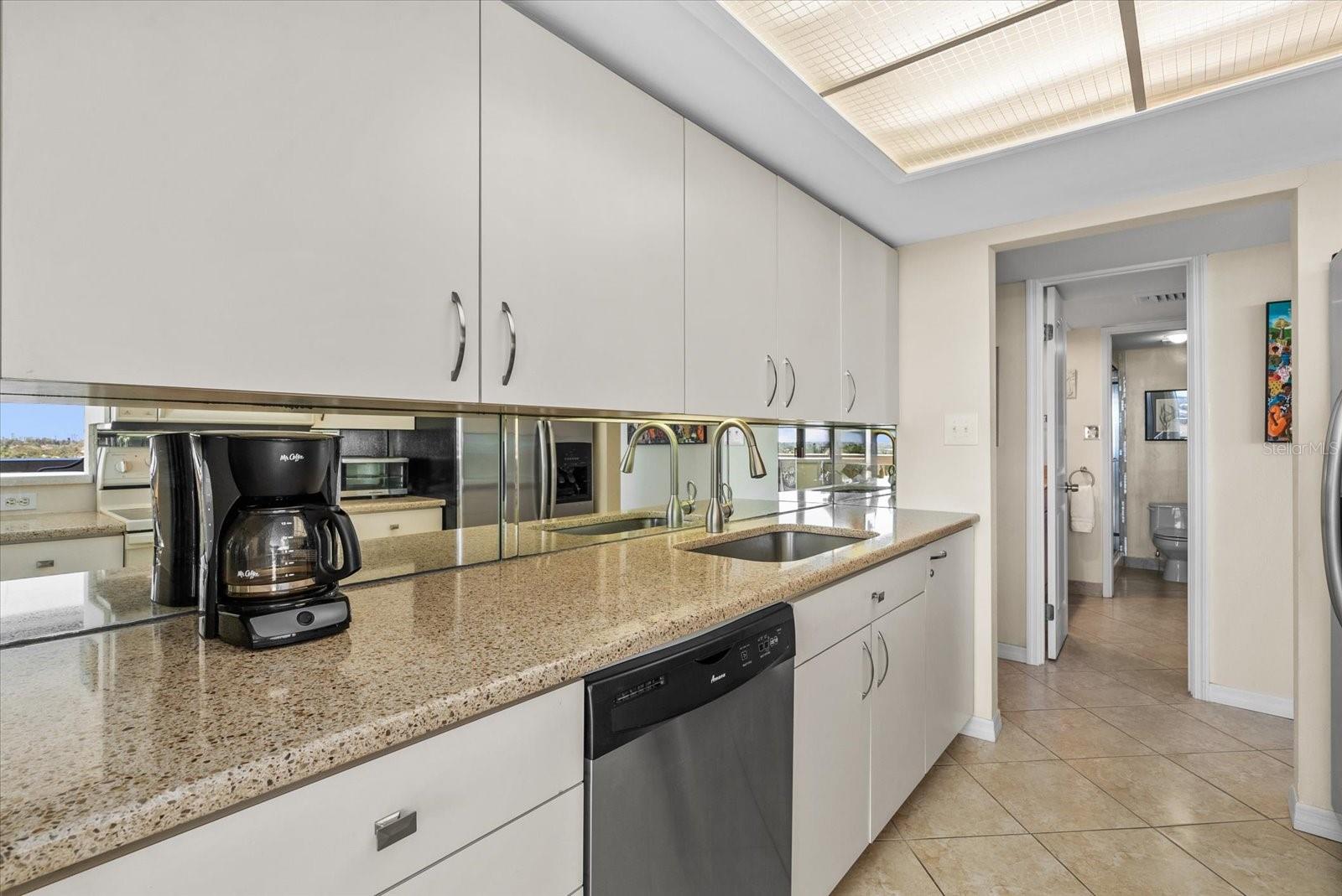 Image 38 of 54 For 5400 Ocean Boulevard 9-4