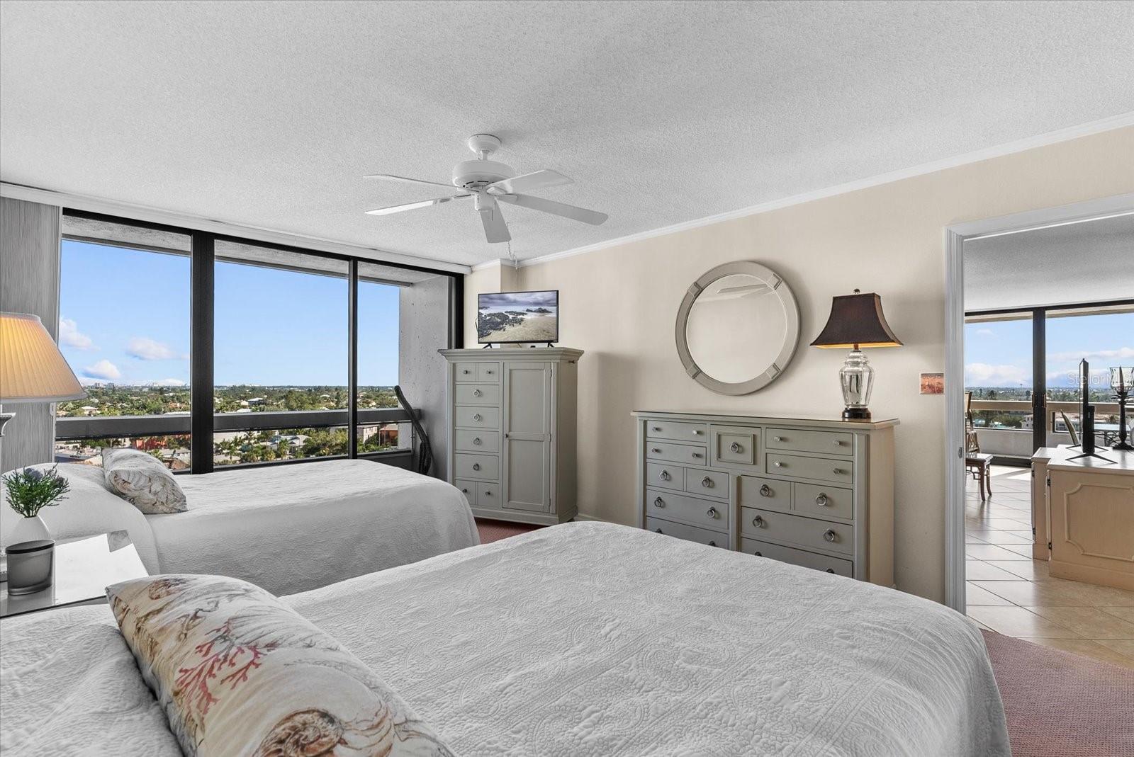 Image 42 of 54 For 5400 Ocean Boulevard 9-4