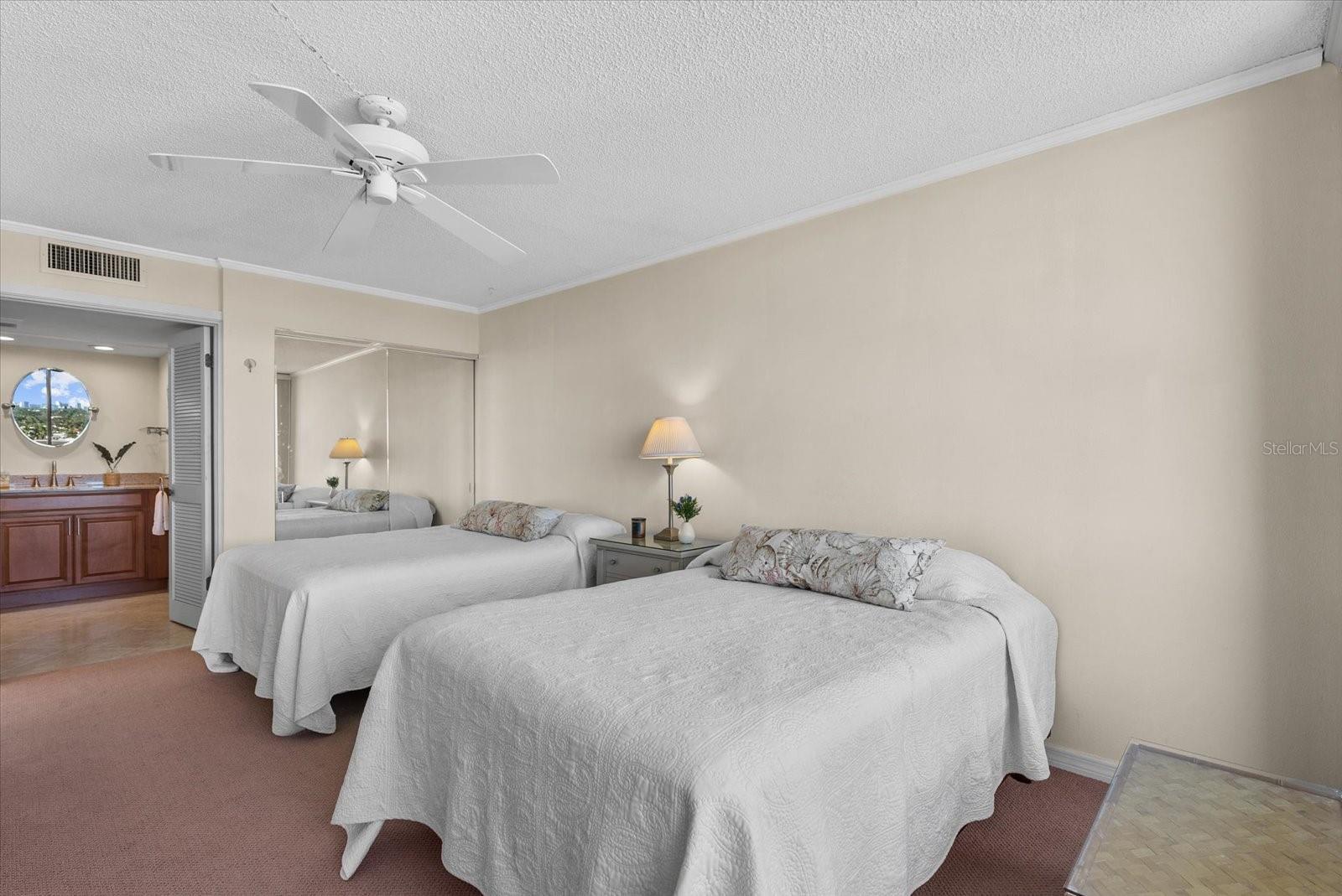 Image 44 of 54 For 5400 Ocean Boulevard 9-4